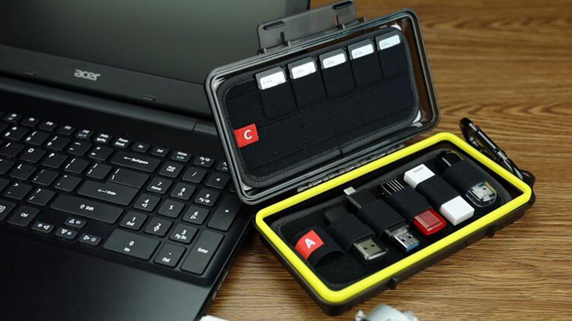Amazon.com: Durable USB Flash Drive Case, Thumb Drive Organizer